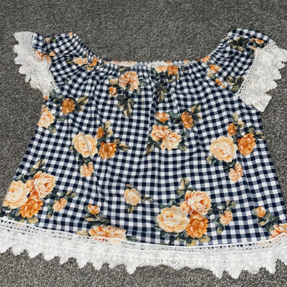 Free Kisses top